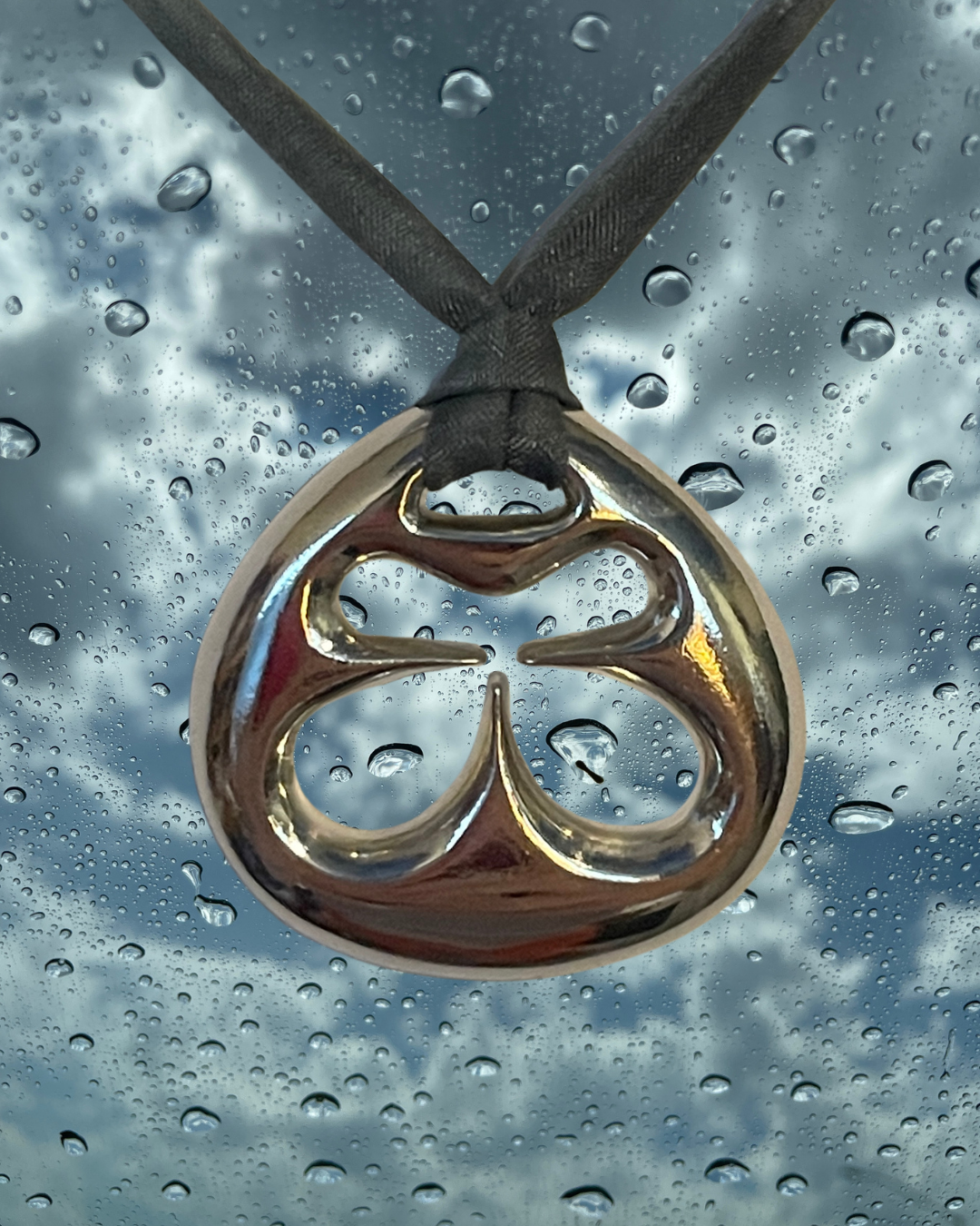 Obstruction Pendant