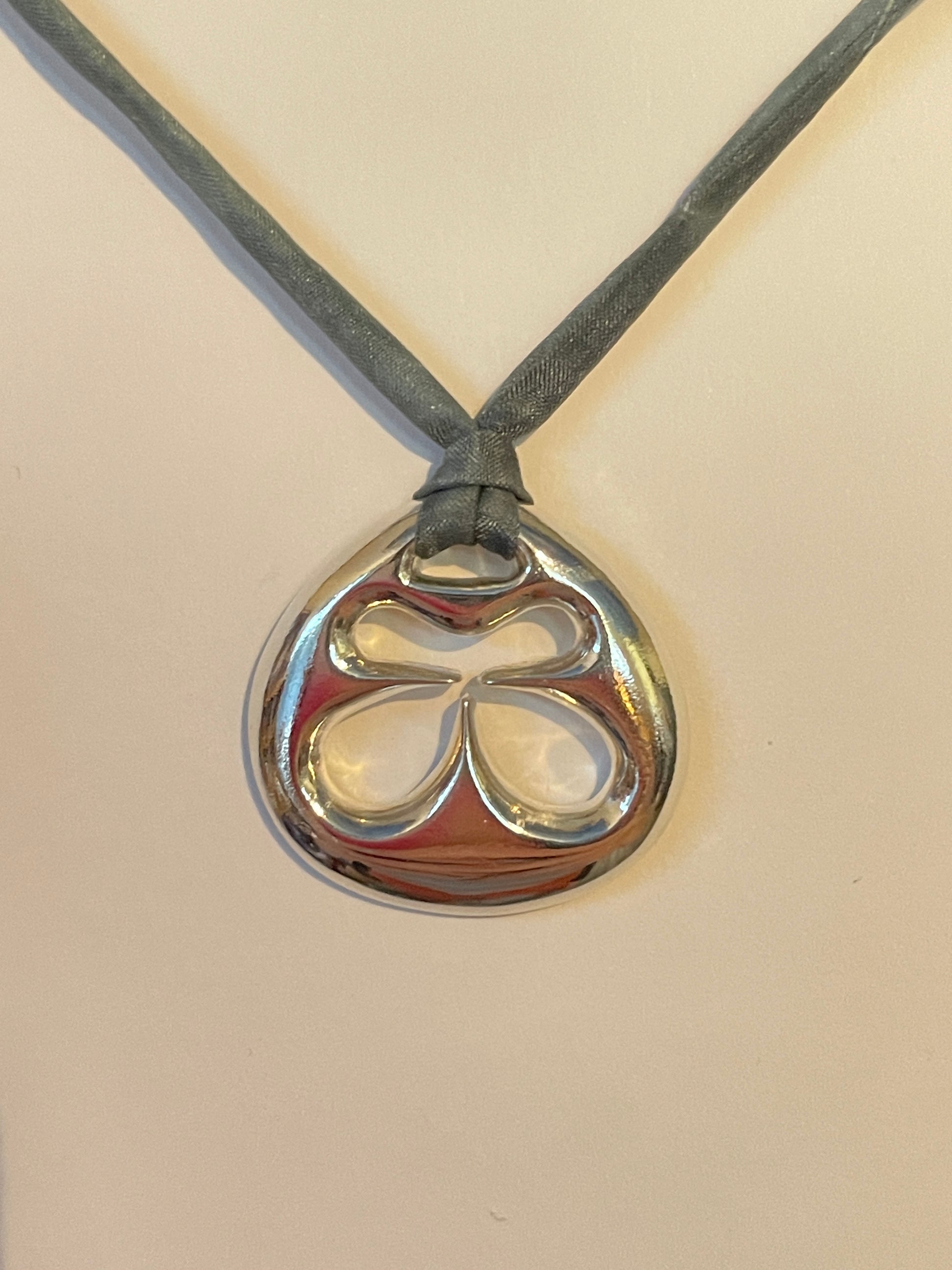 Obstruction Pendant